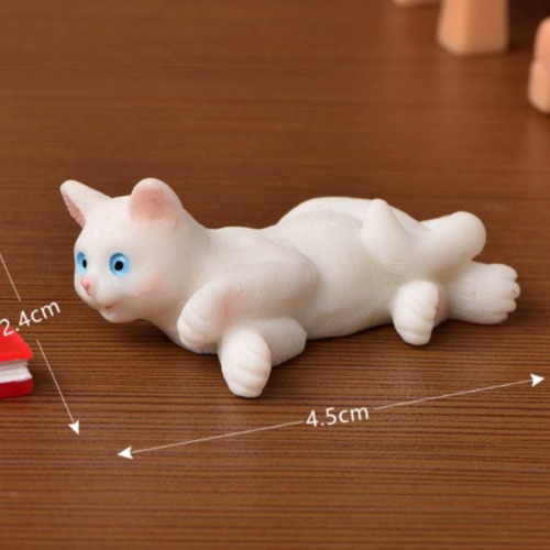 [미니어처] 누워있는 흰색 고양이